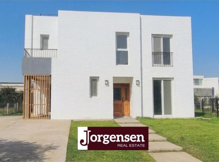 Casa · 205m² · 5 Ambientes · 1 Cochera