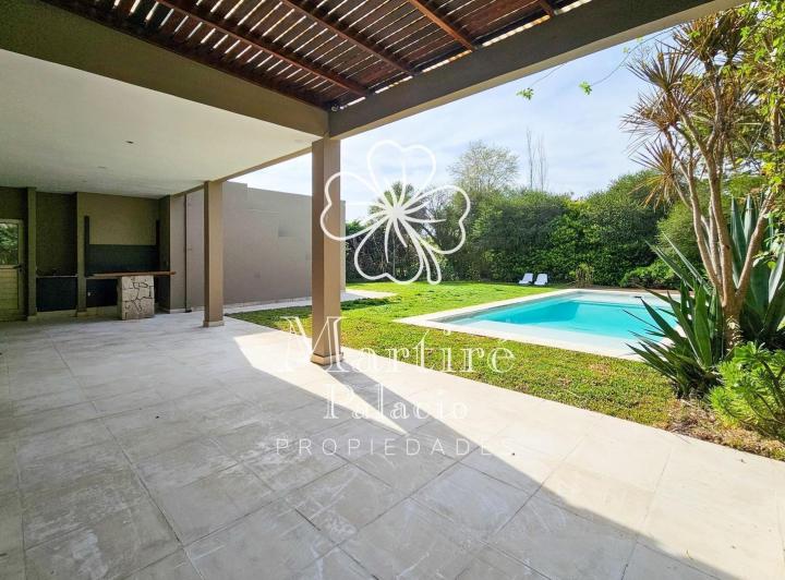 Casa · 300m² · 7 Ambientes · 1 Cochera