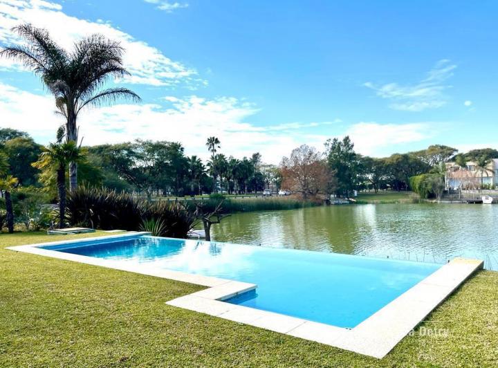 Casa · 392m² · 8 Ambientes · 3 Cocheras