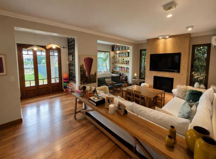Casa · 350m² · 7 Ambientes · 3 Cocheras