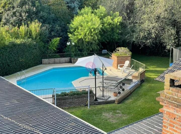 Casa · 255m² · 7 Ambientes · 1 Cochera