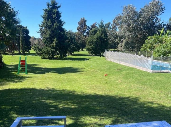 Casa · 350m² · 6 Ambientes · 3 Cocheras