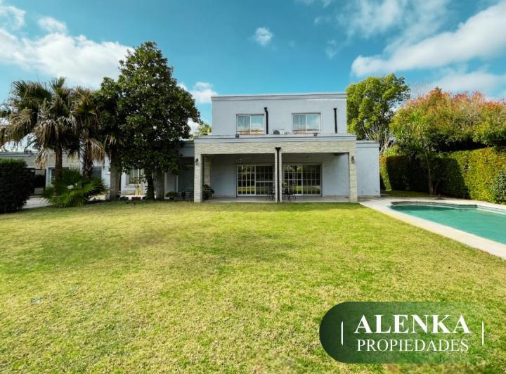 Casa · 420m² · 7 Ambientes · 1 Cochera