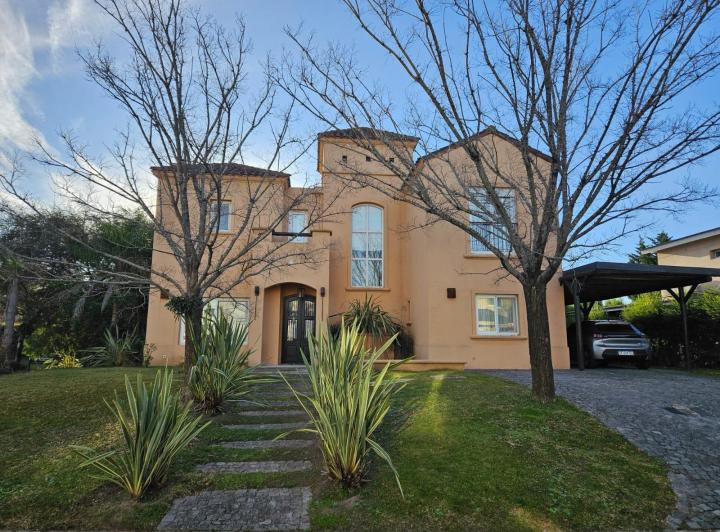 Casa · 190m² · 5 Ambientes · 1 Cochera