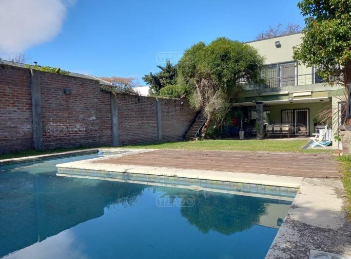 Casa · 322m² · 5 Ambientes · 5 Cocheras