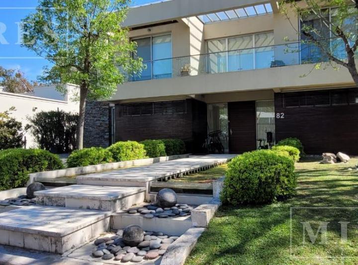 Casa · 300m² · 6 Ambientes