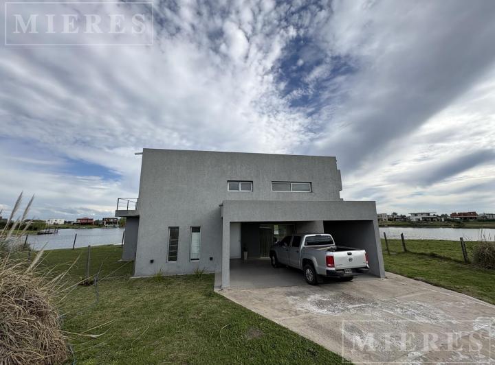 Casa · 230m² · 5 Ambientes