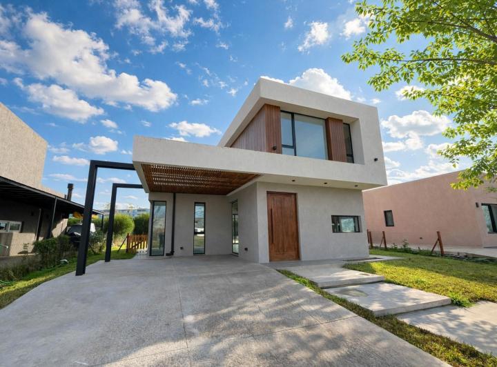 Casa · 188m² · 5 Ambientes · 2 Cocheras