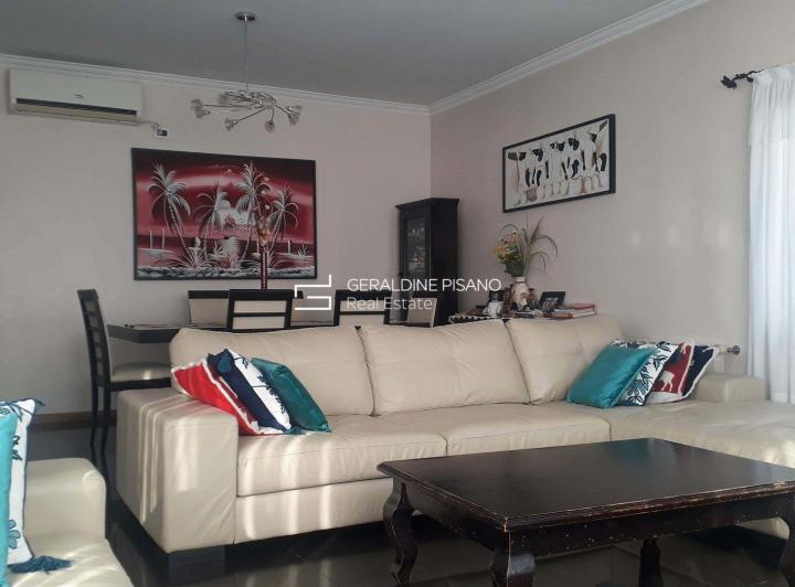 Casa · 215m² · 5 Ambientes · 2 Cocheras