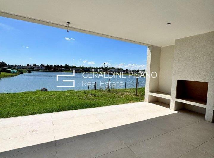 Casa · 233m² · 5 Ambientes · 1 Cochera