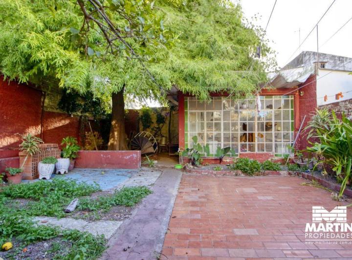 Casa · 220m² · 6 Ambientes · 1 Cochera