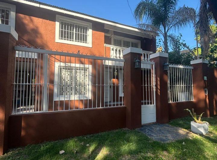 Casa · 135m² · 6 Ambientes · 2 Cocheras