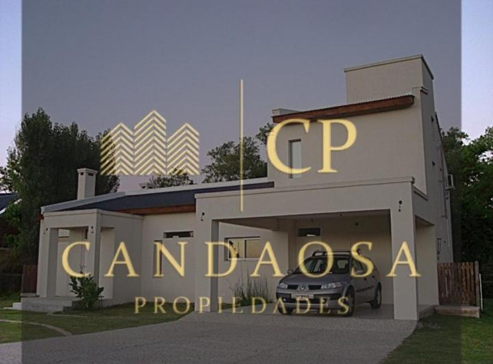 Casa · 240m² · 5 Ambientes · 2 Cocheras