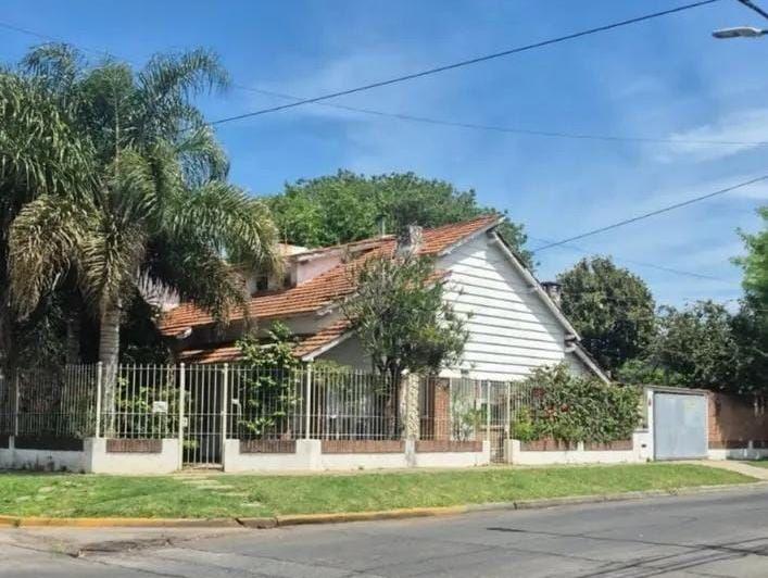 Casa · 140m² · 5 Ambientes · 2 Cocheras
