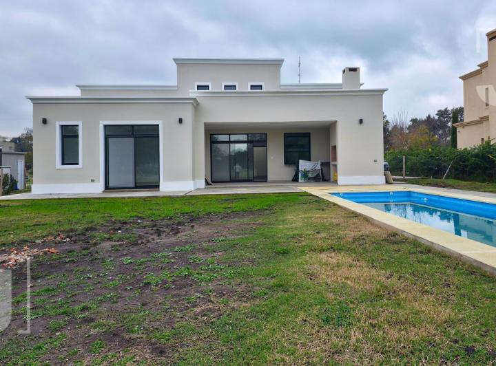 Casa · 170m² · 5 Ambientes · 6 Cocheras