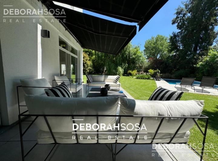 Casa · 250m² · 5 Ambientes · 3 Cocheras