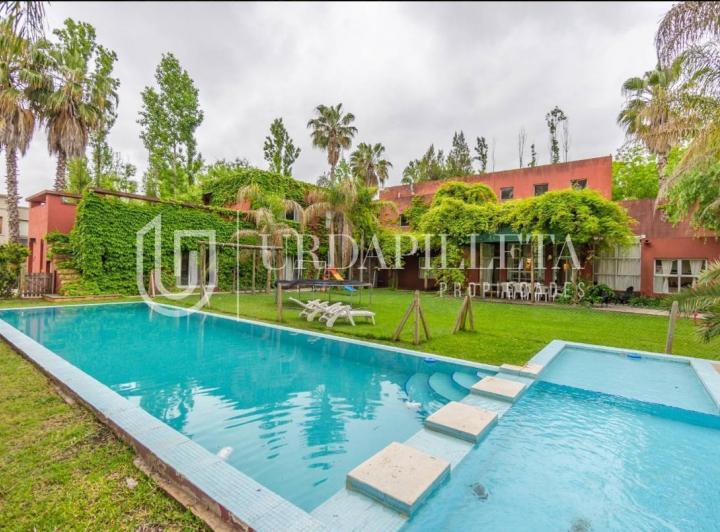 Casa · 376m² · 5 Dormitorios