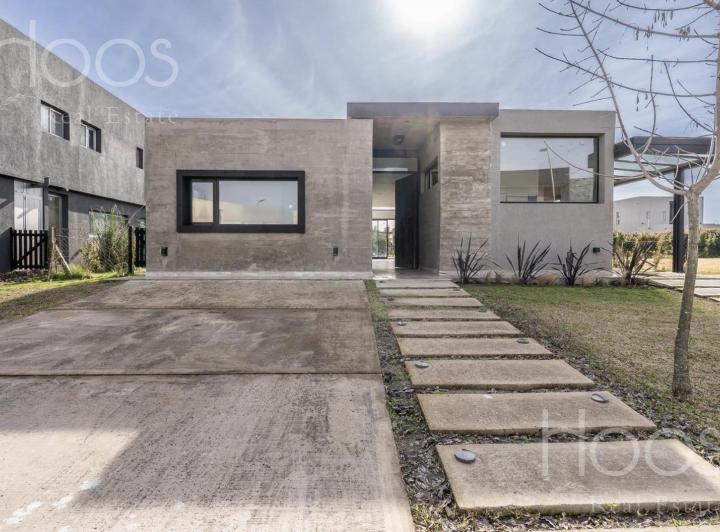 Casa · 186m² · 5 Ambientes · 2 Cocheras