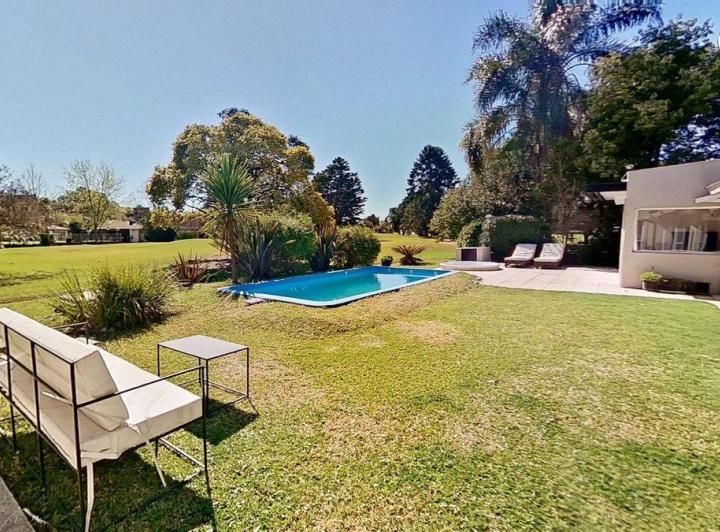 Casa · 180m² · 5 Ambientes · 3 Cocheras
