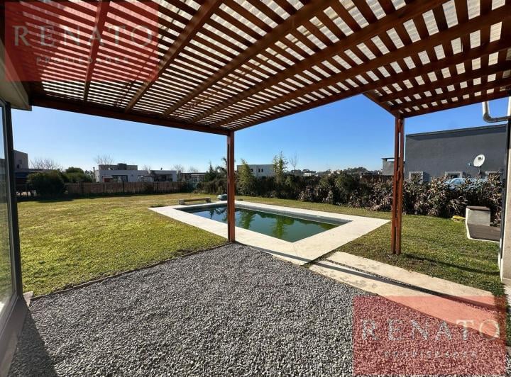 Casa · 180m² · 5 Ambientes · 4 Cocheras