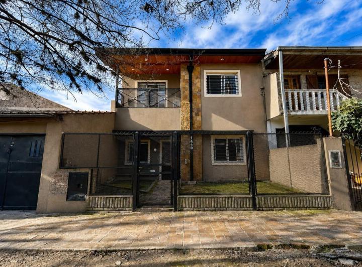 Casa · 260m² · 7 Ambientes · 1 Cochera