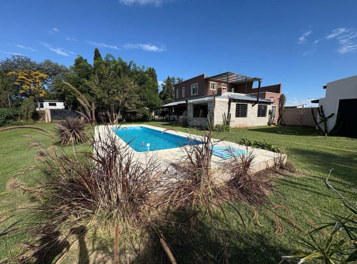 Casa · 234m² · 5 Ambientes · 2 Cocheras