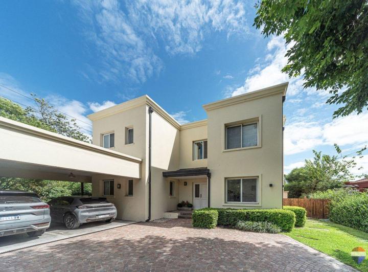 Casa · 321m² · 6 Ambientes · 3 Cocheras