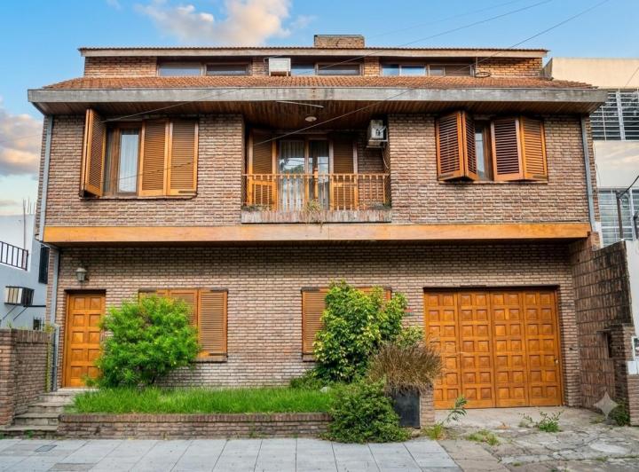 Casa · 365m² · 5 Ambientes · 1 Cochera