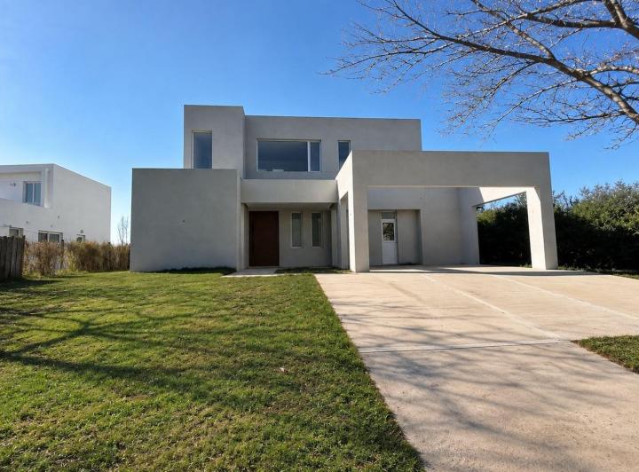 Casa · 206m² · 5 Ambientes · 4 Cocheras