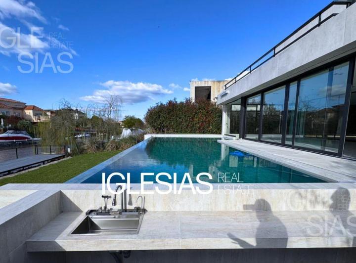 Casa · 600m² · 7 Ambientes · 3 Cocheras