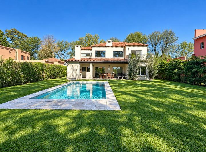 Casa · 292m² · 5 Ambientes · 2 Cocheras