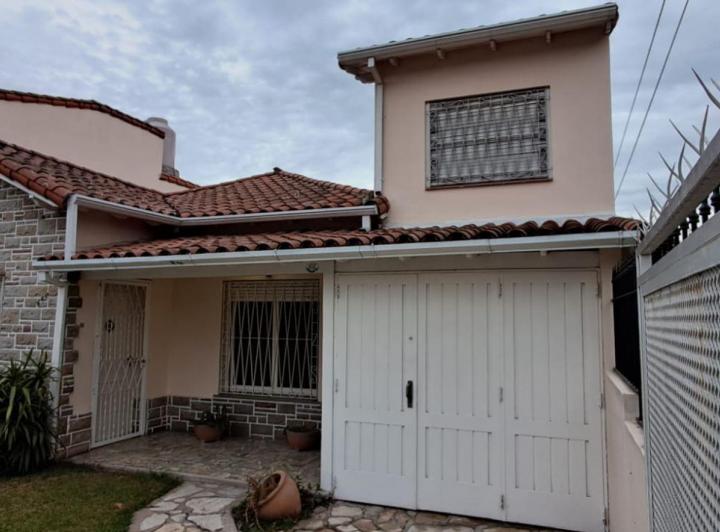 Casa · 128m² · 5 Ambientes · 2 Cocheras