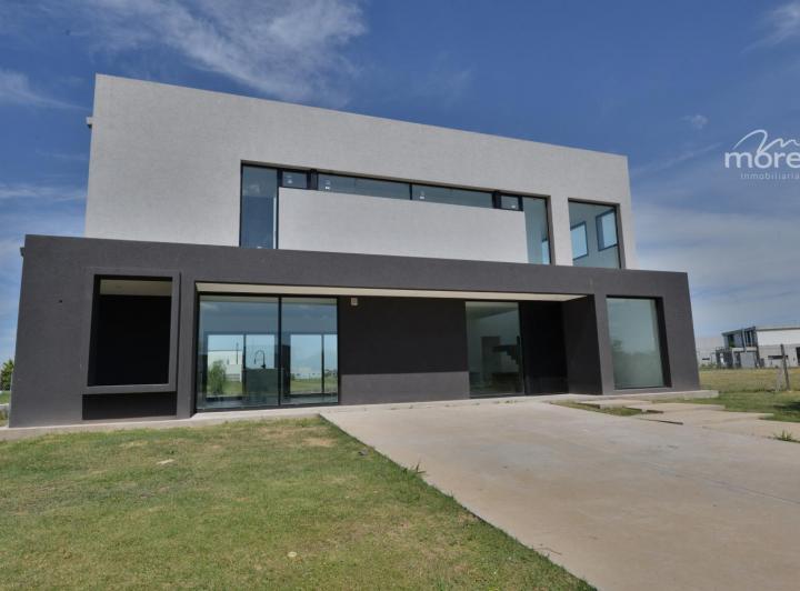 Casa · 170m² · 4 Dormitorios · 1 Cochera