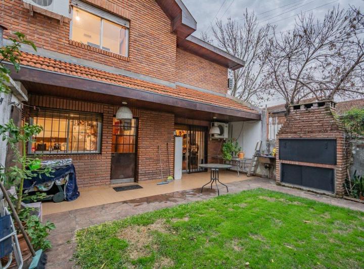 Casa · 172m² · 5 Ambientes · 1 Cochera