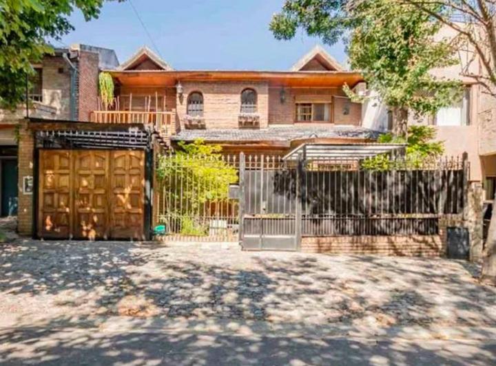 Casa · 315m² · 7 Ambientes · 1 Cochera