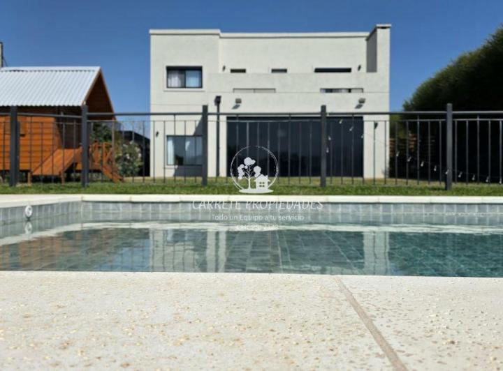 Casa · 153m² · 6 Ambientes · 3 Cocheras