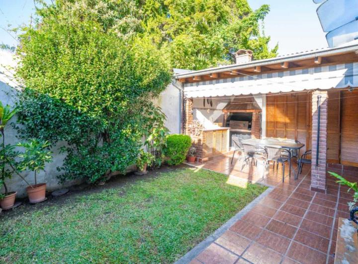 Casa · 190m² · 6 Ambientes · 1 Cochera