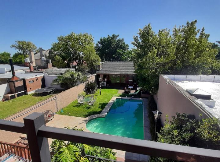 Casa · 300m² · 5 Ambientes · 3 Cocheras