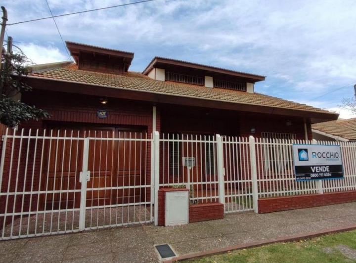 Casa · 209m² · 5 Ambientes · 1 Cochera