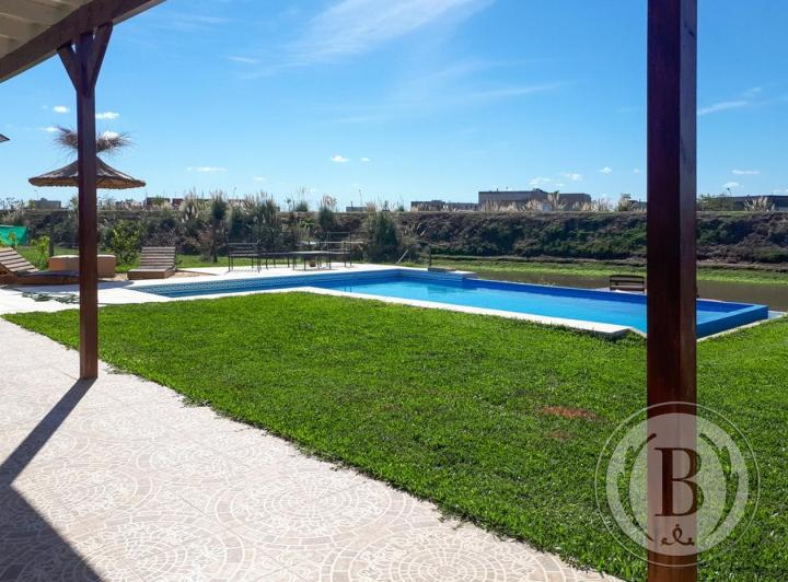 Casa · 260m² · 5 Ambientes · 1 Cochera