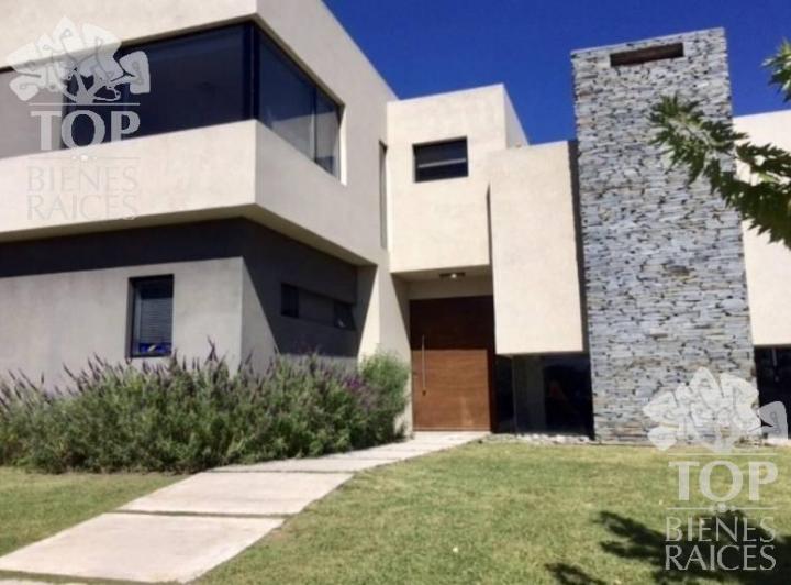 Casa · 290ha · 5 Dormitorios