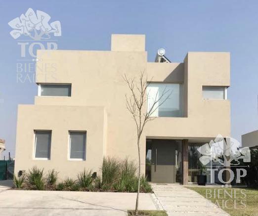 Casa · 200ha · 4 Dormitorios