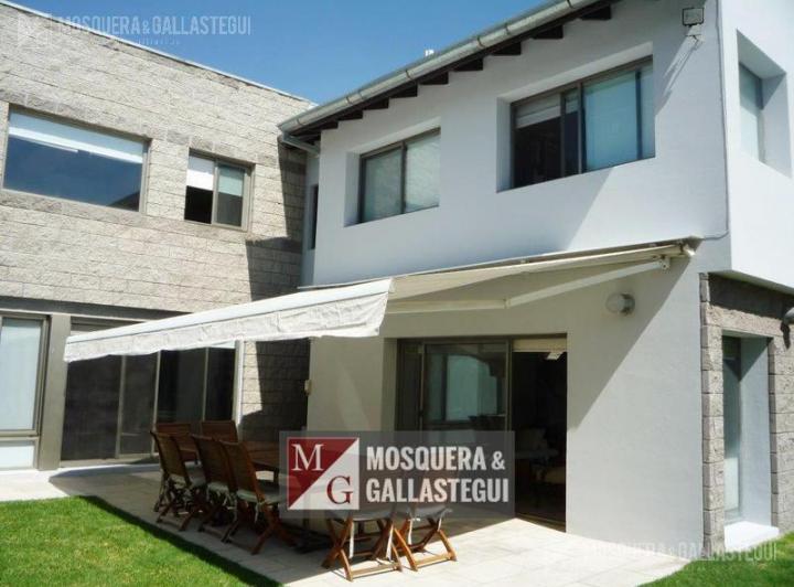 Casa · 370m² · 5 Ambientes · 4 Cocheras