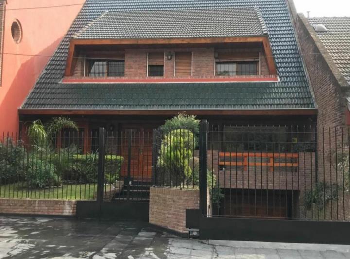 Casa · 490ha · 5 Ambientes · 3 Cocheras