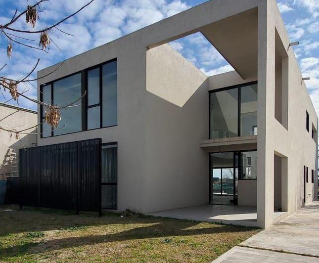Casa · 270m² · 5 Ambientes · 2 Cocheras