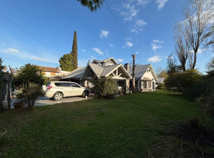 Casa · 300m² · 7 Ambientes · 4 Cocheras
