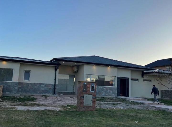 Casa · 300m² · 5 Ambientes · 2 Cocheras