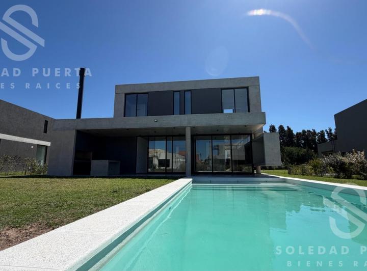 Casa · 277m² · 6 Ambientes · 4 Cocheras