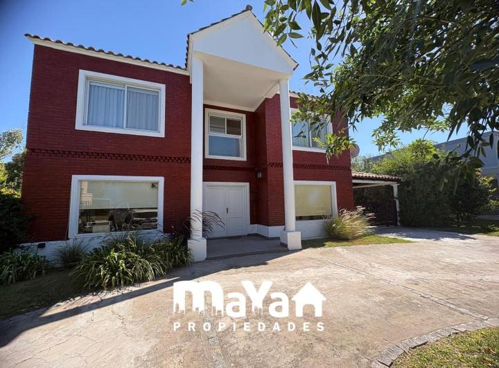 Casa · 240m² · 7 Ambientes · 3 Cocheras