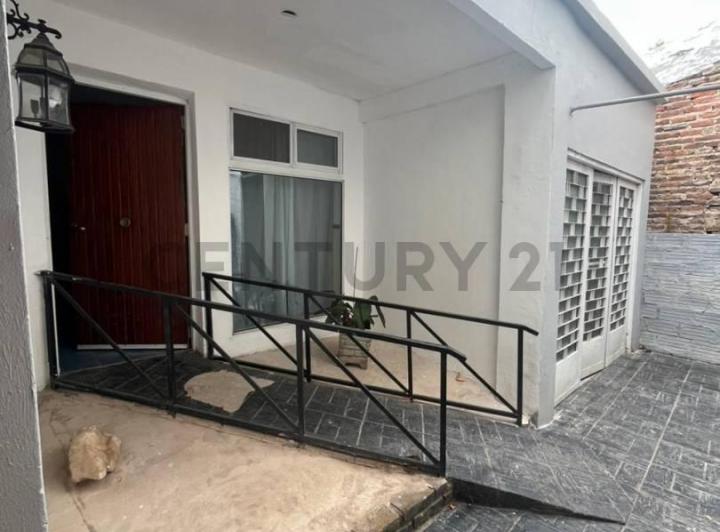 Casa · 145m² · 6 Ambientes · 3 Cocheras